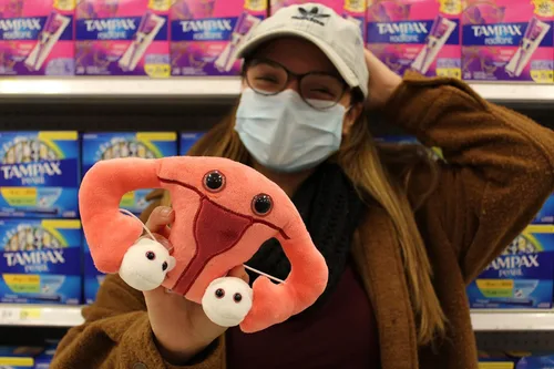 Vista 8 de GIANT MICROBES Juguete de peluche de útero, regalos de histerectomía, conciencia de endometriosis, regalos feministas, regalo de fertilidad, regalo