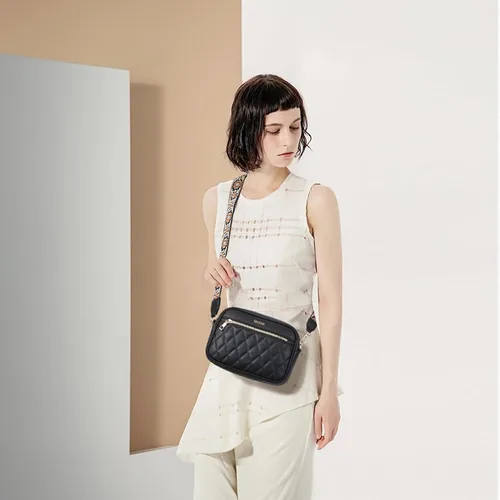 Vista 2 de Telena Bolsos cruzados acolchados para mujer, bolso cruzado pequeño de moda, bolso cruzado de cuero para mujer con correa ancha