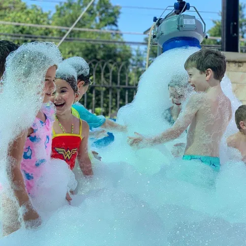 Vista 2 de Paquete de polvo de espuma - Se mezcla con hasta 35 galones de agua - Paquete más pequeño de un solo uso con tu equipo de espuma para fiestas