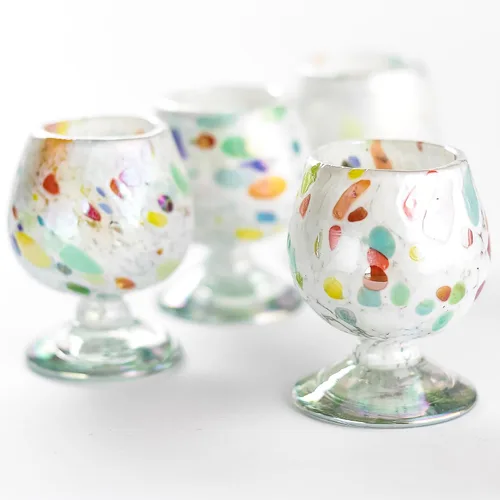 Vista 18 de Vasos de Chupito de Tequila Auténticos Mexicanos Soplados a Mano - Juego de 4 - 2 oz - Mini Vasos de Coñac - Base Pesada - Coñac (Aurora Boreal)