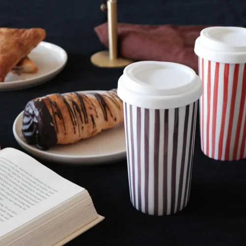 Vista 4 de Millie - Taza de viaje de cerámica con tapa, taza de café reutilizable de 12 onzas, esta taza de café de viaje de cerámica hecha a mano es apta