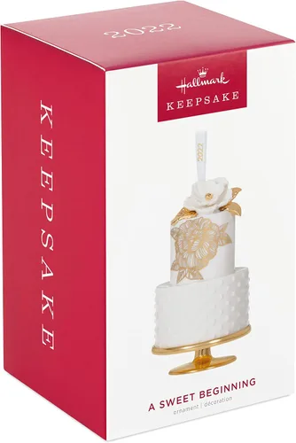 Vista 3 de Hallmark Keepsake Adorno de Navidad 2022, un dulce pastel de boda, porcelana