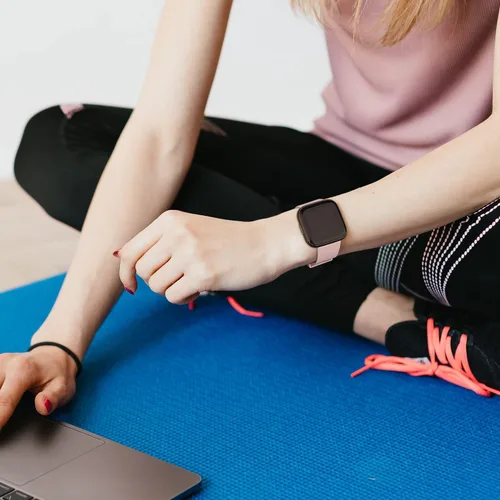 Vista 7 de Meliya Correas compatibles con Fitbit Versa/Versa 2 / Versa Lite/Versa SE Classic Correa deportiva de silicona suave para mujeres y hombres Rosado