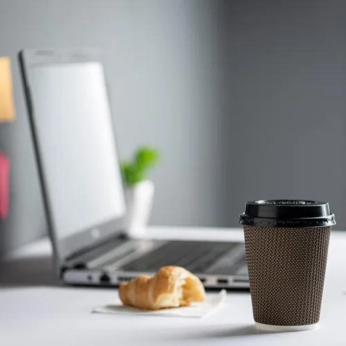 Vista 5 de GUSTO 50 juegos de tazas de café caliente de papel ondulado con patrón marrón aislado con tapas, el color de las tapas puede variar, ideal