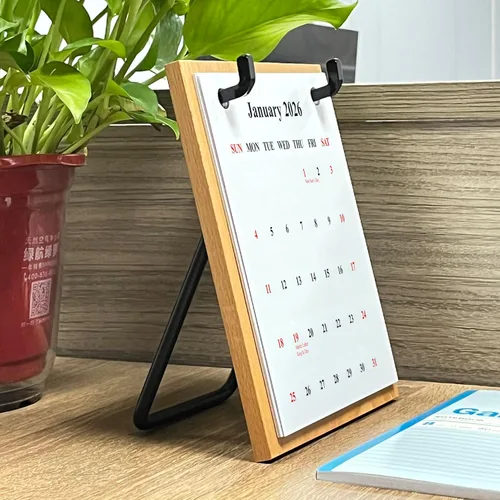 Vista 3 de Calendario de escritorio decorativo retro 2025 2026 con soporte de madera de haya, cartulina gruesa, tarjetas reemplazables, perfecto para oficina