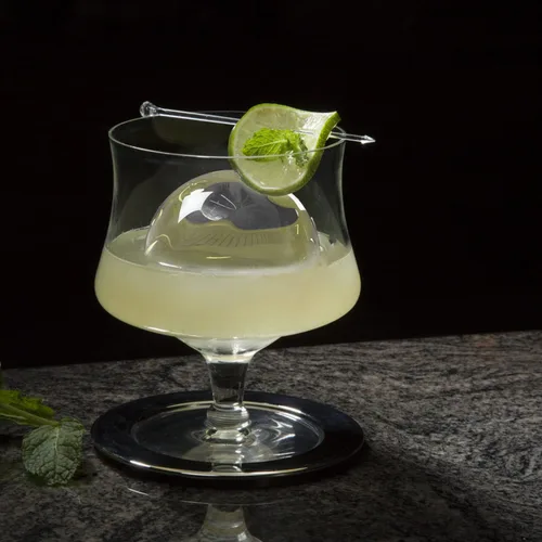 Vista 7 de TINANA – Molde para esferas de hielo de 2 pulgadas, transparente de cristal, prepara 8 bolas redondas grandes, para cócteles, whisky y bebidas