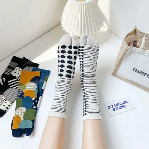 Vista 5 de Calcetines de dedo del pie para mujer, calcetines con estampado de chanclas, calcetines cálidos Tabi, calcetines de dos dedos del pie, 5 pares