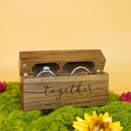 Vista 3 de Caja de madera para anillos Caja de anillo doble delgada grabada para ceremonia de boda, propuesta de compromiso, ideas de regalo de cumpleaños
