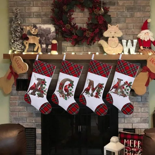 Vista 4 de Medias de Navidad personalizadas de 20 pulgadas, diseño cardenal, medias con monograma inicial para decoración colgante de chimenea, familia, letra A
