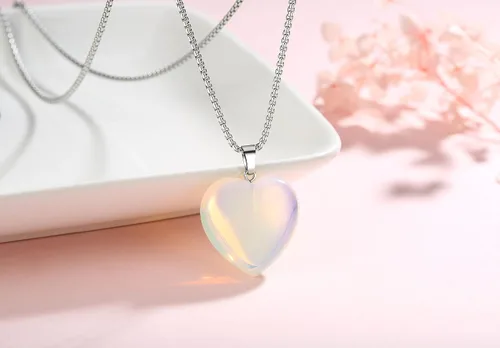 Vista 2 de XIANNVXI Collares con colgante de piedras preciosas de corazón de cristal curativo, brujería espiritual natural, joyería de piedra de cuarzo Reiki