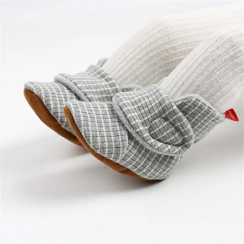 Vista 2 de COSANKIM Botines unisex para recién nacido, suela antideslizante, forro polar suave, para niños y niñas, pantuflas de invierno cálidas para cuna