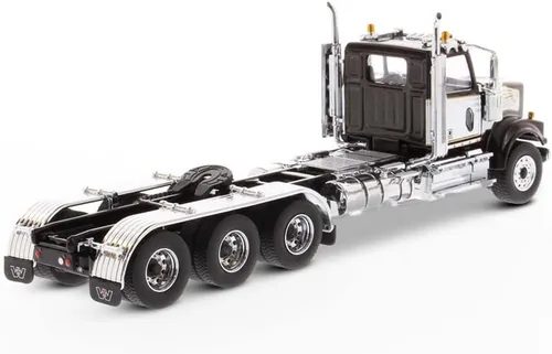 Vista 2 de Tractor Tridem de cabina de día Western Star 4900 SF a escala 1:50, capó abierto, cabina de motor diesel Detroit, color negro con acento blanco