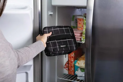 Vista 6 de PackIt Enfriador de botellas congelable para leche materna y fórmula, rejilla negra, construido con tecnología ECOFREEZE, plegable, reutilizable