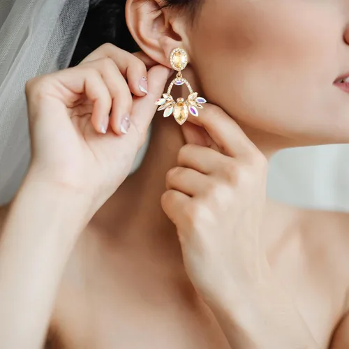 Vista 6 de CIEHER Aretes colgantes de piedra de imitación para mujer, aretes colgantes de champán para mujer, aretes colgantes rectangulares para mujeres
