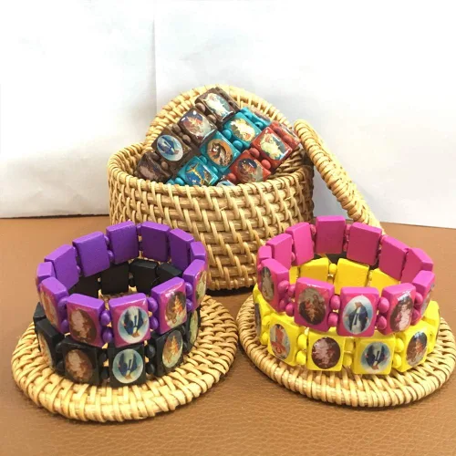 Vista 2 de yantu Pulsera elástica de panel pequeño de madera extraíble con imágenes de santos religiosos, Jesús y rosario, Madera