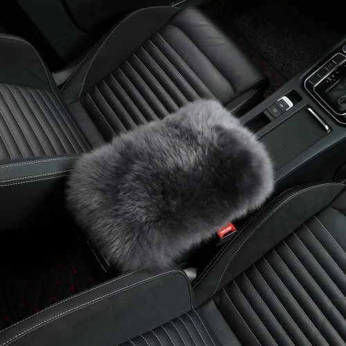 Vista 17 de IRIWOOL - Funda de reposabrazos de piel de oveja, cubierta de reposabrazos de auto, cojín suave de consola para coche, cubierta de consola central