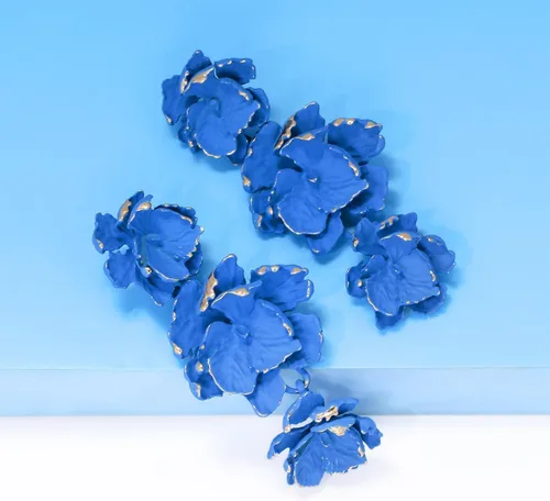 Vista 6 de Aretes de flores, aretes largos de pétalos de rosa, aretes colgantes de flores exageradas, aretes florales para mujeres y niñas