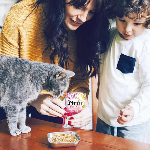 Vista 4 de INABA Paquetes dobles para gatos, guarniciones/tazas, 1.4 onzas por porción, 12 porciones, receta de atún y pollo en caldo de atún