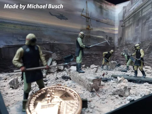 Vista 9 de ICM 35903 Figura de plástico Modelo Chernobyl#3. Limpiadores de escombros (5 Figuras) - Escala 1:35