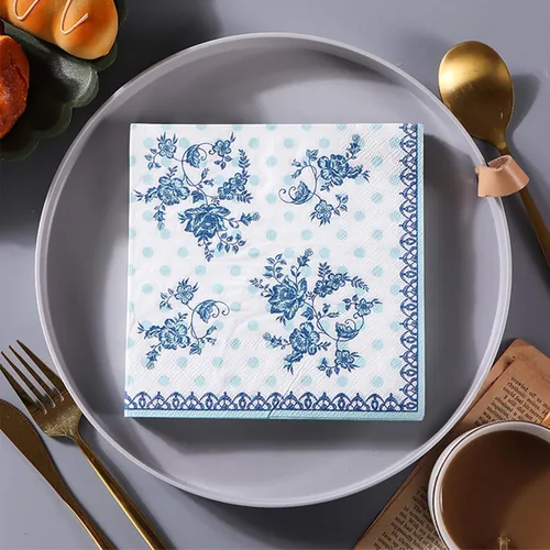 Vista 3 de Servilletas de cóctel de papel azul floral, paquete de 20, 2 capas desechables con patrón de fiesta, servilletas decorativas