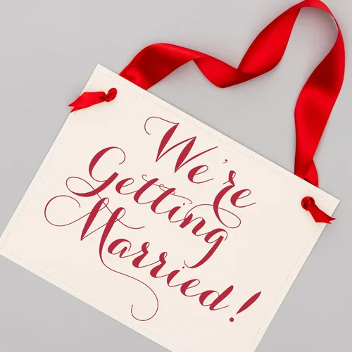Vista 6 de Cartel de anuncio de compromiso de cartel de Nos vamos a casar Photo Prop Wedding Ceremony Decor Handmade Paper Sign Aisle & Seating Decor