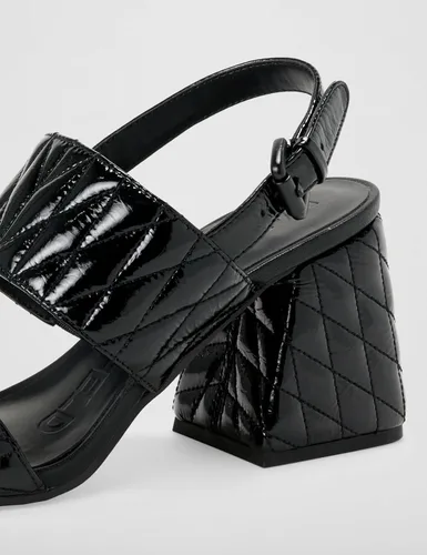 Vista 7 de Karl Lagerfeld Paris womens Sarina Quilted Open Toe Leather Heeled Sandal negro acolchado