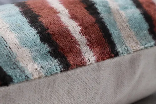 Vista 6 de CANVELLO Cojín decorativo hecho a mano con relleno de plumón, marrón gris francés, funda de cojín de seda de terciopelo suave para sala de estar