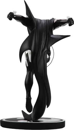 Vista 8 de McFarlane Toys - DC Direct Batman White Knight por Sean Murphy (Batman Black & White) Sketch Edition Variant Resin Statue