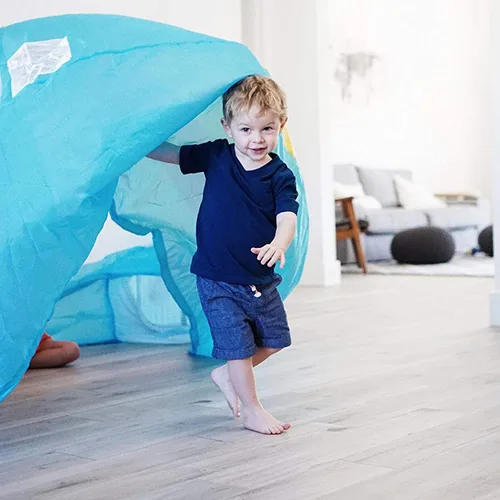 Vista 7 de AirFort - Fuerte inflable para niños, se construye en 30 segundos, tienda de campaña para jugar a partir de 3 años (pelota de playa azul)