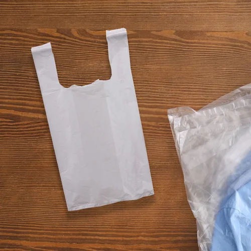 Vista 3 de SSWBasics Bolsas de plástico - Bolsas pequeñas blancas para camisetas - 8' x 5' x 16' - Caja de 2000