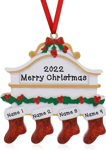 Vista 9 de Adornos de Navidad 2024, adornos de Navidad personalizados con nombre grabado, adorno de calcetín de Navidad para decoración de árbol (4 nombres)