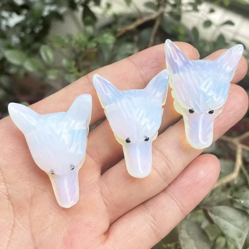 Vista 4 de Fekuar Estatua de cabeza de lobo de opalita sintética tallada a mano, figura de cristal curativo tallada en animales, escultura perforada