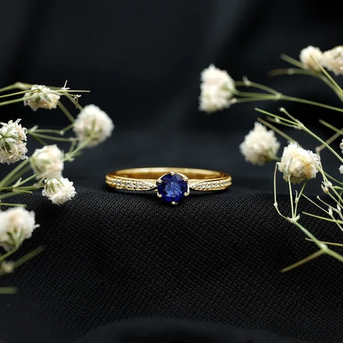 Vista 5 de Anillo de compromiso con solitario mínimo de zafiro azul, redondo de 0.197 in, calidad AAA, joyería inspirada en flores para mujer