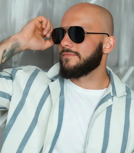Vista 4 de AIEYEZO Gafas de sol polarizadas clásicas de aviador para hombres y mujeres, bisagra de resorte, marco de metal, protección UV400
