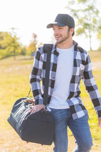Vista 5 de PKG Bolsa de viaje Bishop (42L). Construcción de doble capa resistente al agua 600D. Compartimento acolchado para portátil. Compartimento