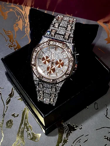 Vista 2 de Reloj de pulsera hexagonal con esfera dorada de 2 tonos para hombre y mujer, pulsera de lujo con diamantes de circonita cúbica, reloj de esfera