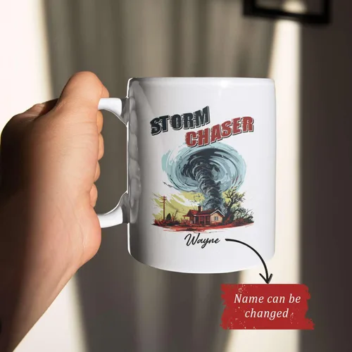 Vista 2 de Taza de café personalizada Storm Chaser con nombre, taza de cerámica de tornado personalizada para meteorólogo, regalos novedosos para amantes