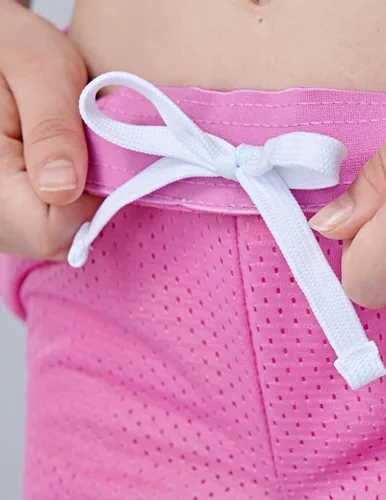 Vista 4 de Paquete de 4 pantalones cortos deportivos para niñas con bolsillos, pantalones cortos de correr de 3 pulgadas para niños, adolescentes, fútbol