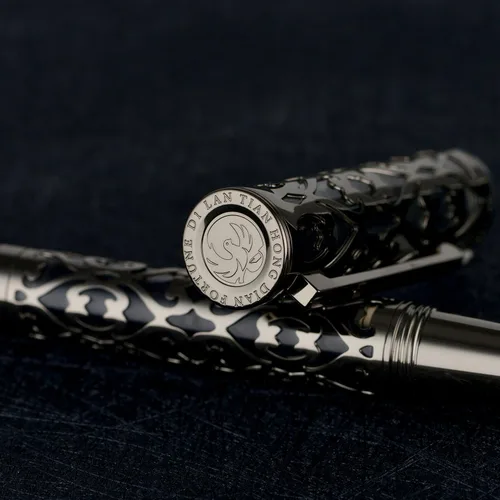 Vista 6 de HONG DIAN D1 - Pluma estilográfica de pistones de punta extra fina y suave, esqueleto hueco negro mate y resina con juego de estuche de metal