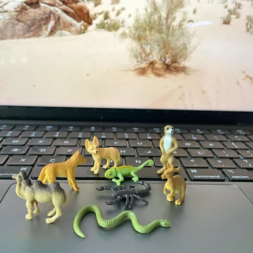 Vista 2 de Safari Ltd. Good Luck Minis Desert Fun Pack - Paquete de 8 figuras de animales (1) pulgadas, juguete para niños, niñas y niños a partir de 5 años