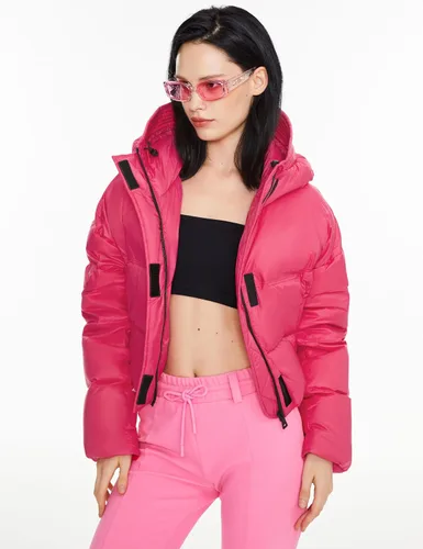 Vista 2 de Orolay Chaqueta acolchada corta ligera para mujer, abrigo corto de plumón con capucha y manga larga