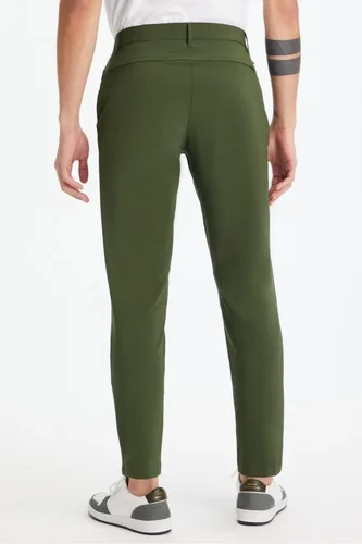 Vista 3 de Fabletics Men's The Only Pant, Performance, Lightweight, Breathable, Water Resistant, Stretch Woven