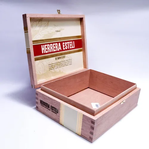Vista 6 de Herrera Esteli Caja de cigarros Toro Especial Habano de Madera Vacía - 8.75" x 7" x 2.75