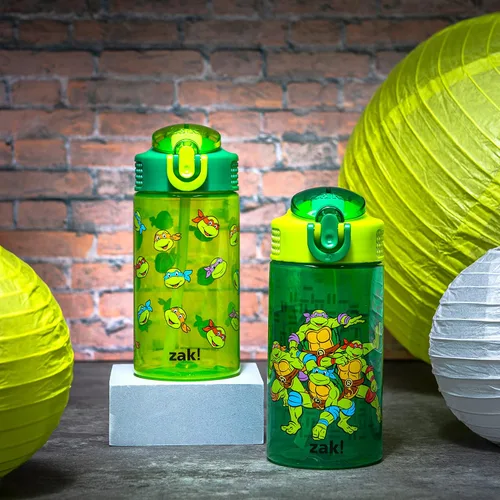Vista 2 de Zak Designs Teenage Mutant Ninja Turtles - Botella de agua para niños para la escuela o viajes, paquete de 2 botellas de agua de plástico duradero