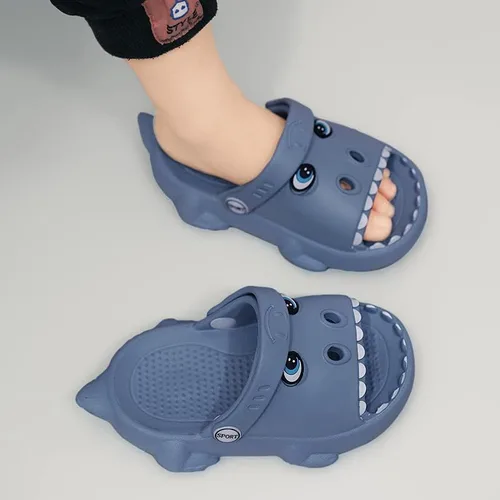 Vista 7 de KAQ Zuecos de jardín de dinosaurios para niños y niñas, sandalias de nube lindas deslizantes antideslizantes cómodas para la ducha de verano