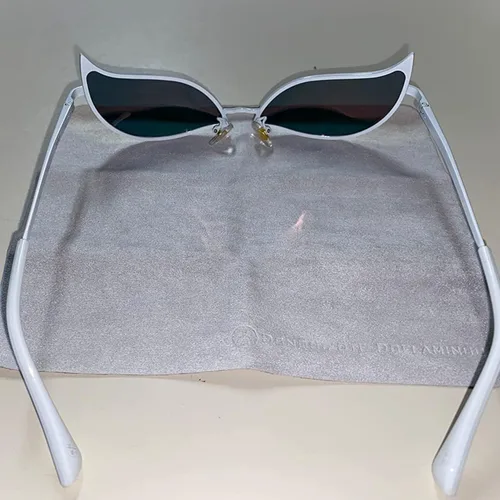 Vista 9 de Doflamingo Gafas de sol Doflamingo Anime Don Flamingo polarizadas gafas para hombresmujeres Joker Cosplay Accesorios 100% Anti UV400, Rojo