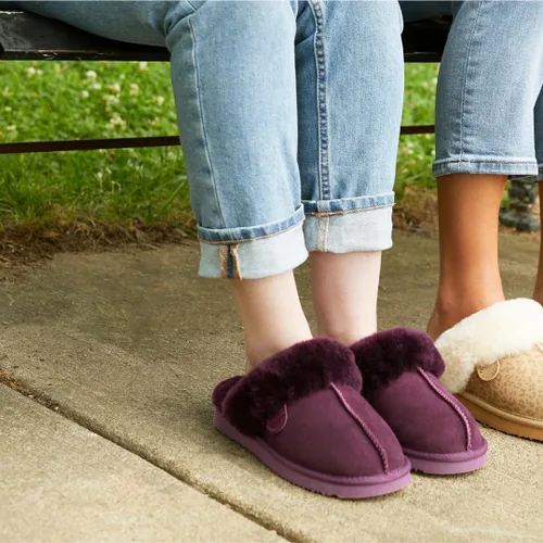 Vista 70 de Dearfoams Fireside Sydney Pantuflas anchas de piel de oveja para mujer, para interiores y exteriores