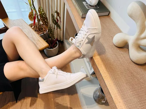 Vista 5 de FEVERSOLE Tenis de cuero sintético con cordones coloridos para mujer