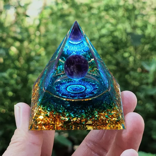 Vista 2 de Pirámide de cristales de orgón, (esmalte azul)