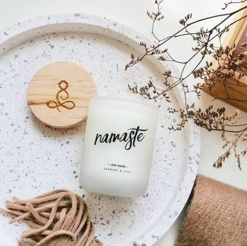 Vista 2 de DW Home Namaste - Vela perfumada de jazmín y chai para el hogar, tarro de vela de 7.5 onzas, 8.8 onzas, hasta 40 horas de combustión, vela perfumada